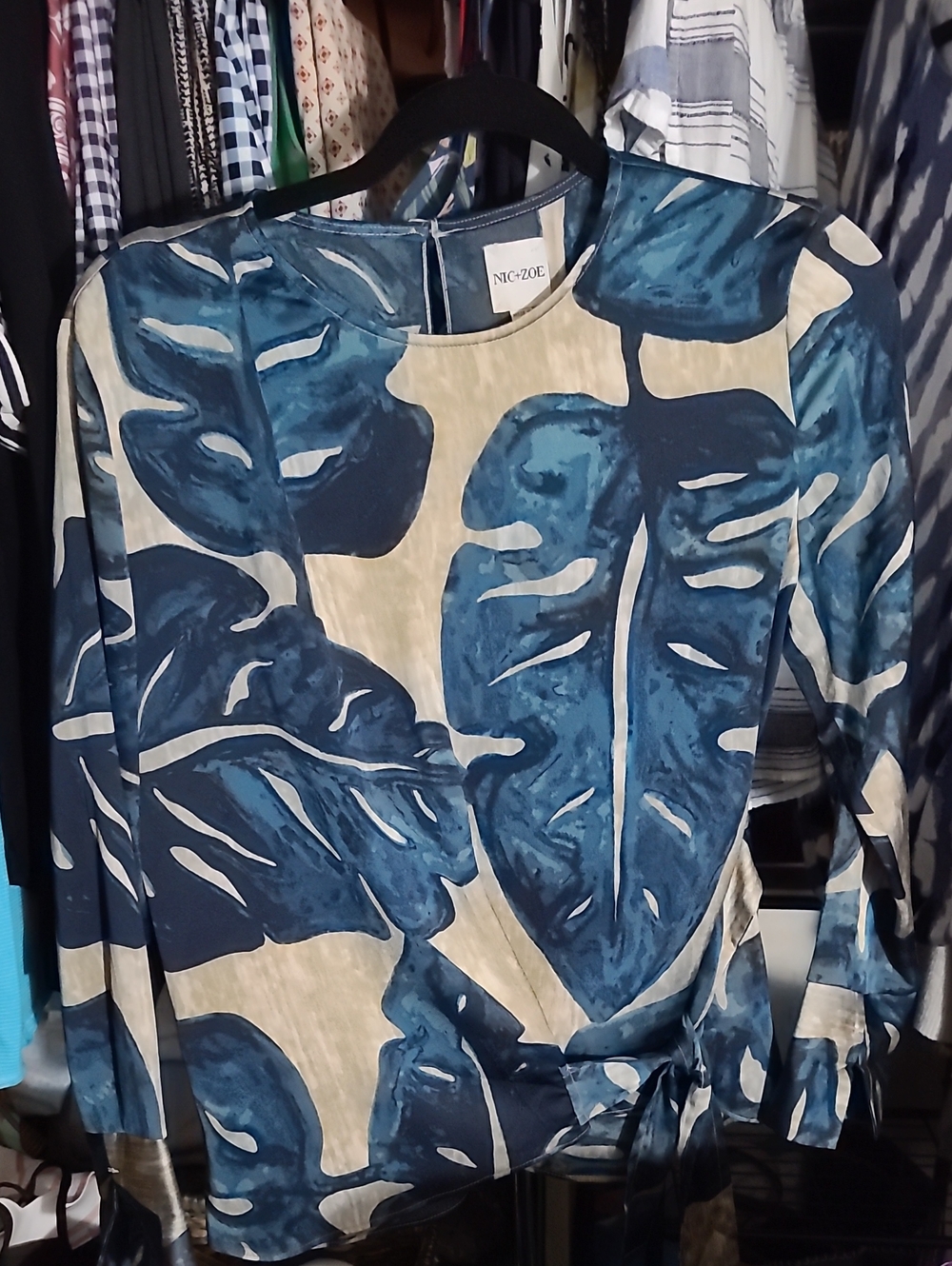 NIC+ZOE Blue Leaf-Print Long Sleeve Tie-Waist Blouse